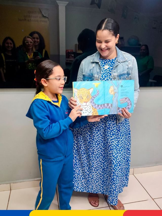 Mãe e filha no projeto de leitura em família