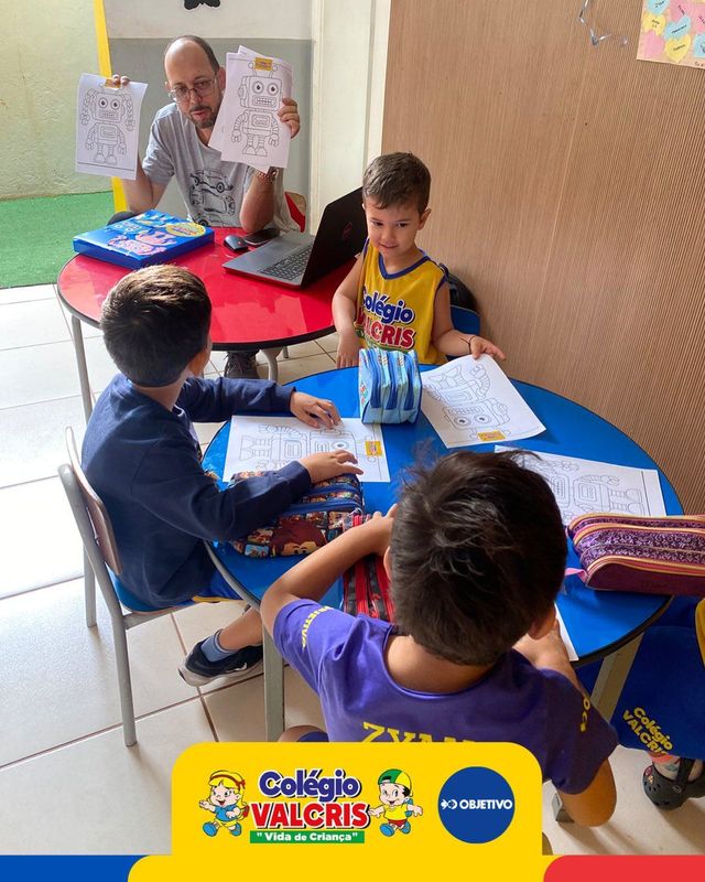 Aula de robótica no Colégio VALCRIS