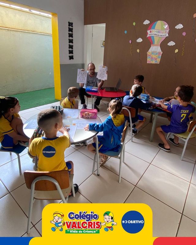 Aluno do Fundamental em aula de robótica