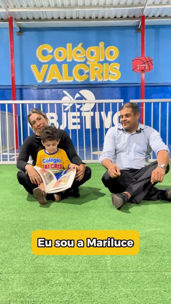 Pais do Gabriel em atividade com a família na escola